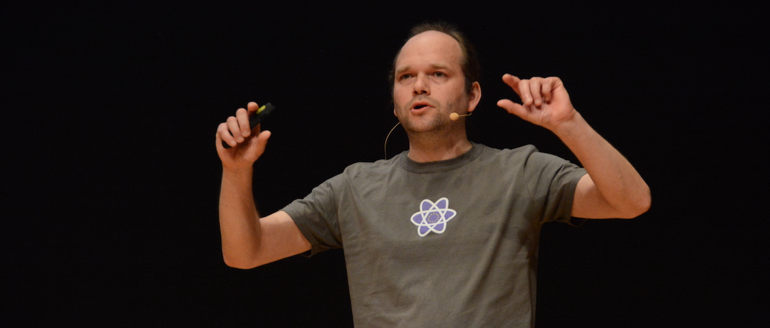 Nils auf einer Konferenz